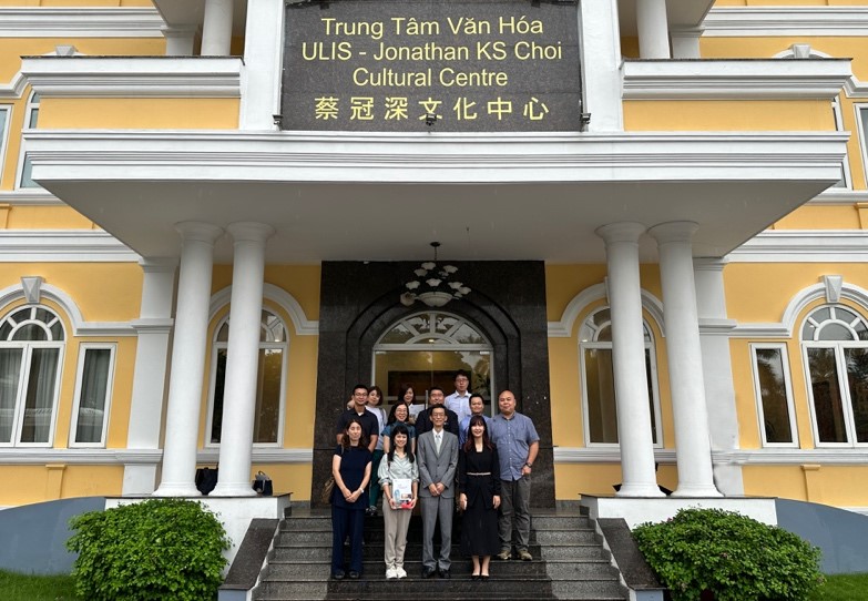 写真8, ジョナサンKSチョイ文化センター訪問