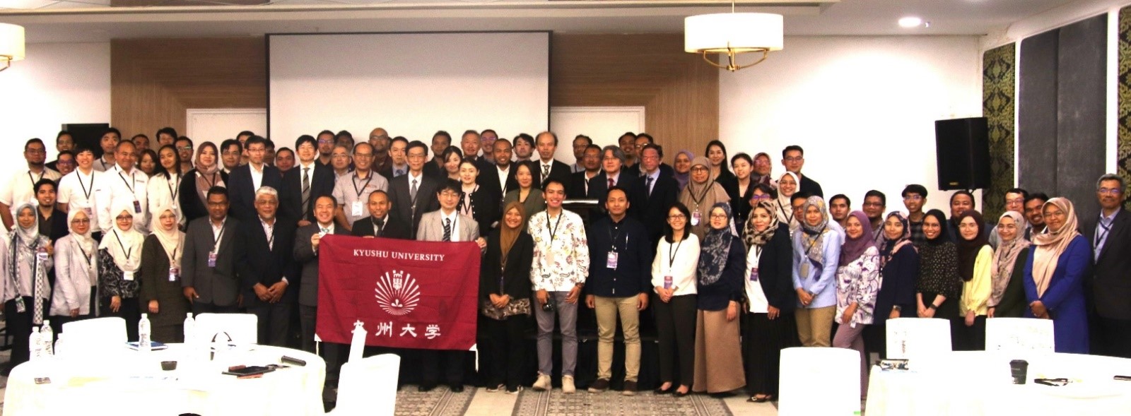 Group photo Kyushu University Forum ”KYUDAI NOW” in Malaysia