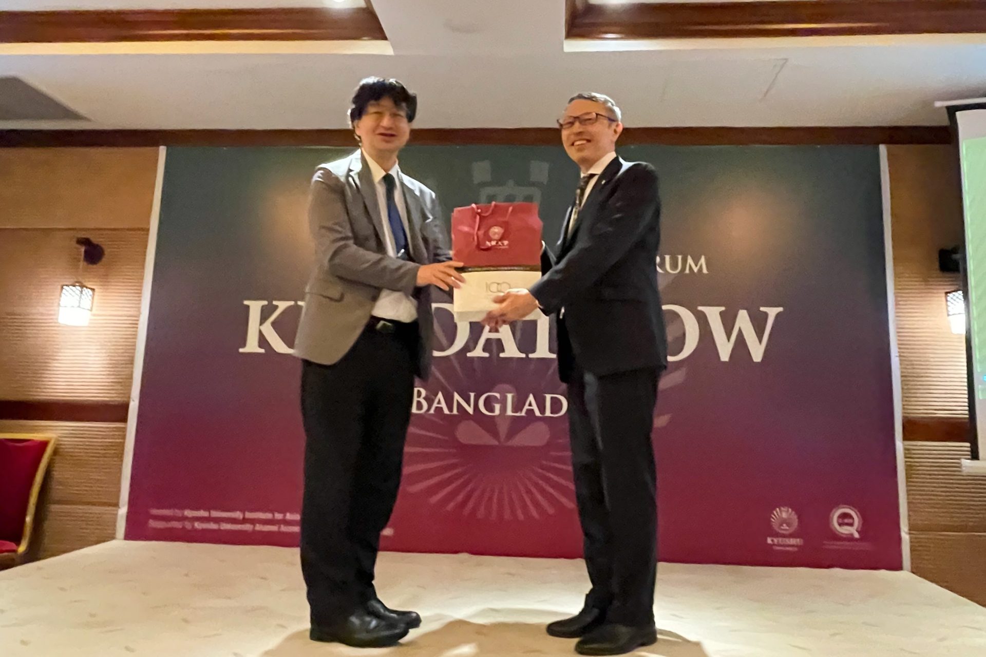 原田明副学長と在バングラデシュ日本国大使館　町田達也公使