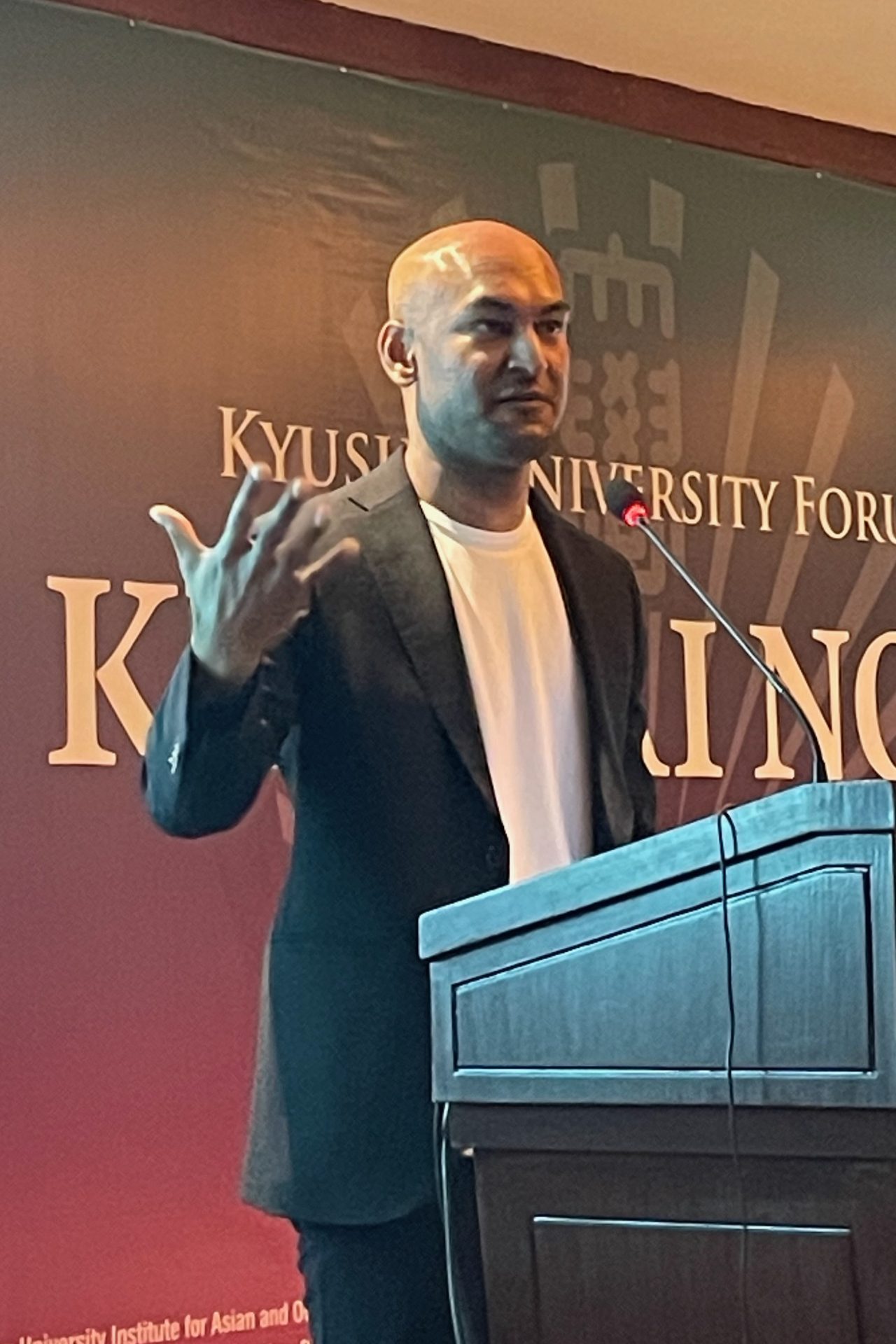 キム・シューマッハ准教授