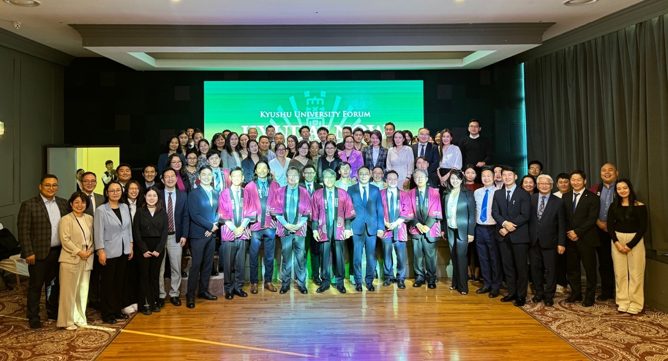 写真4. レセプションの集合写真