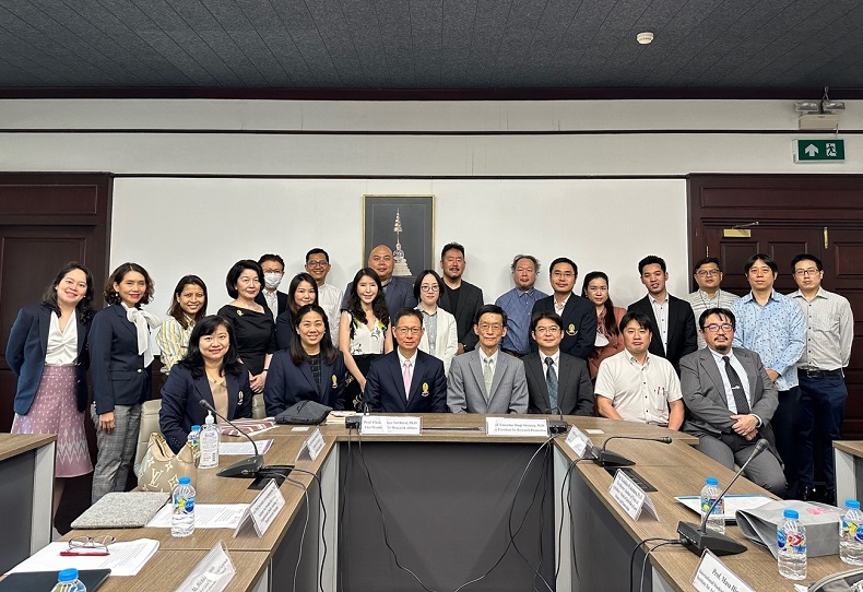 Photo 3: Visit to Chulalongkorn University and academic exchange with researchers from various fields (March 14 morning)