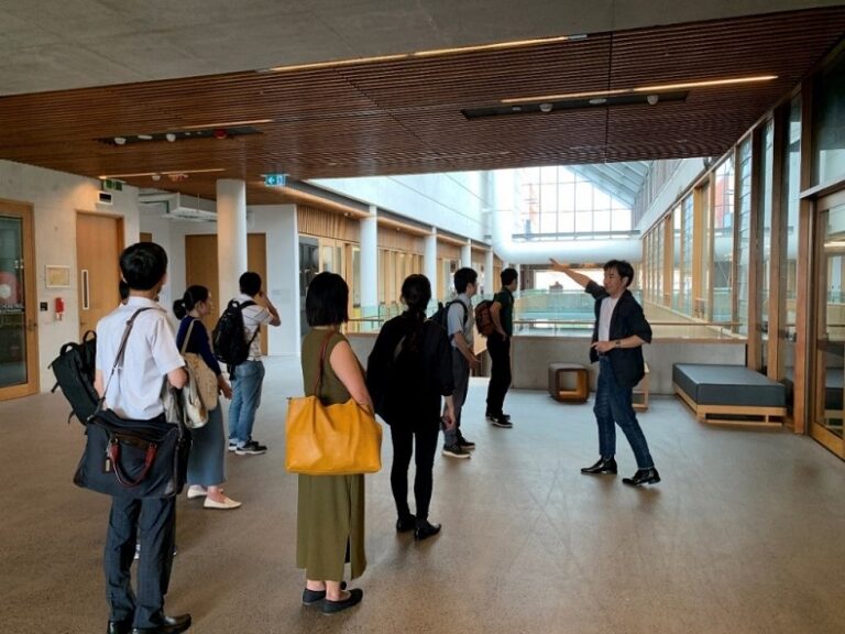 野北教授（クイーンズランド大学）によるキャンパスツアー