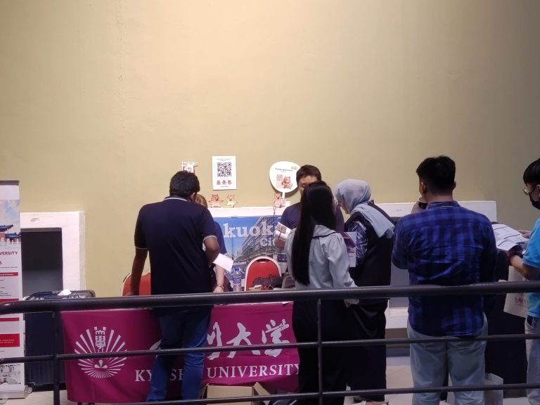 留学相談ブース（九州大学）