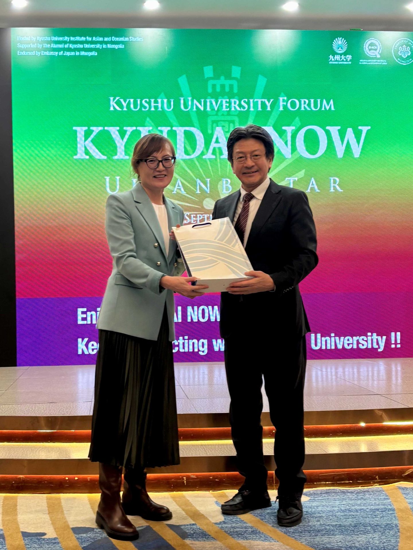 最高裁判所判事への記念品贈呈