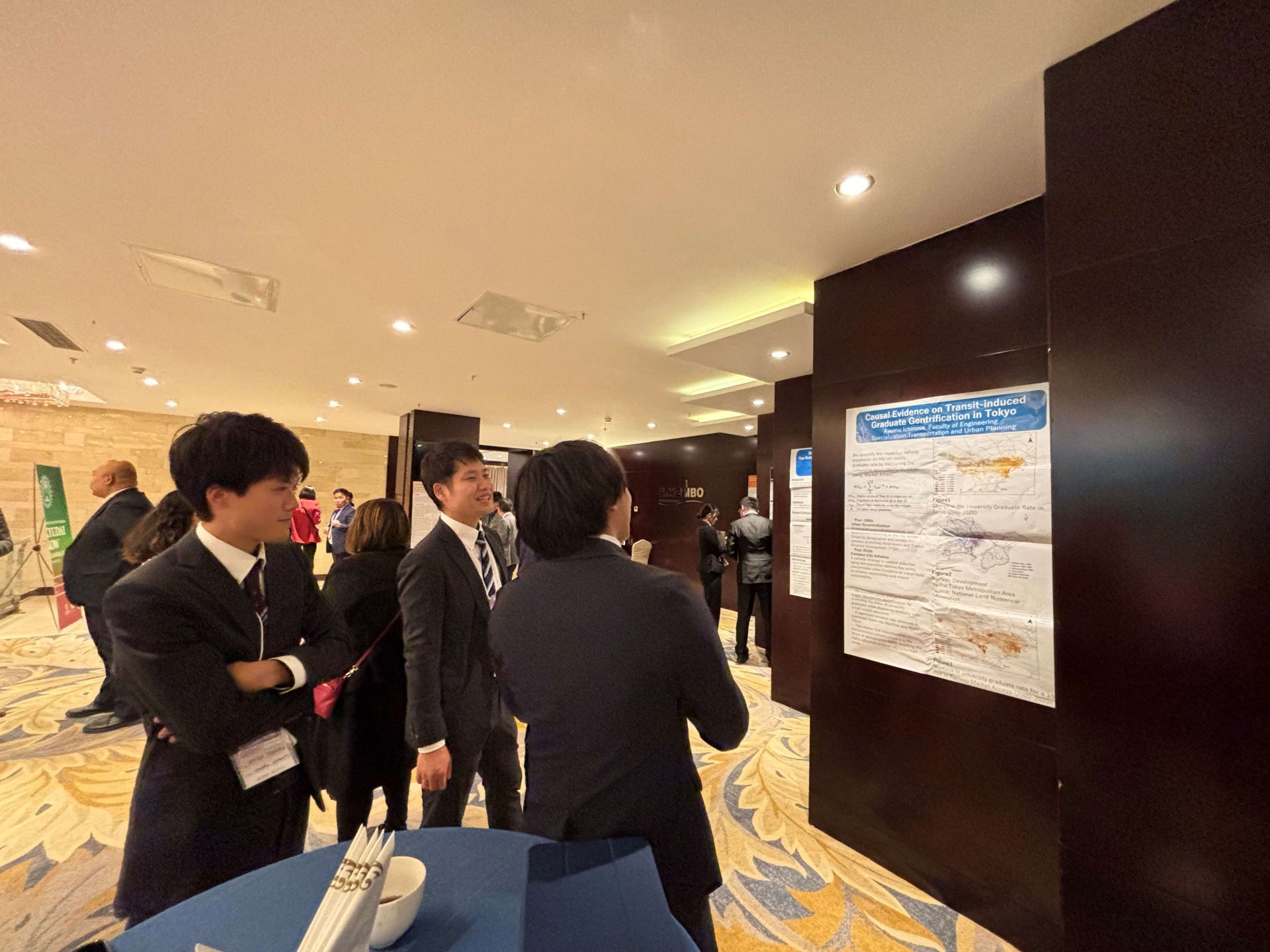 九州大学学生のポスター発表