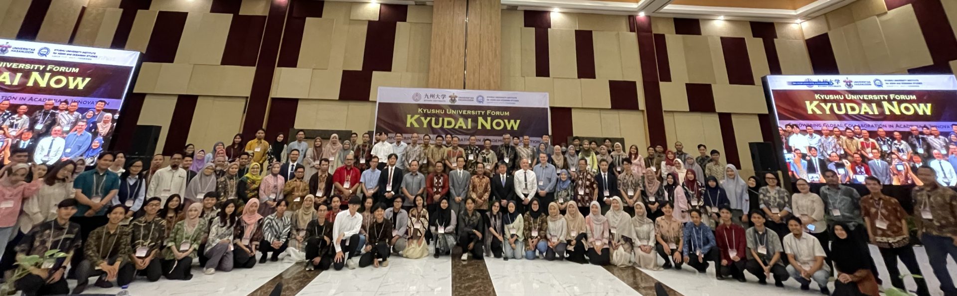 九州大学フォーラム「KYUDAI NOW」＠UNHAS – 2025年9月17日　200名を超える参加者による集合写真